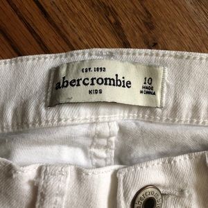 Abercrombie kids shorts size 10. White.